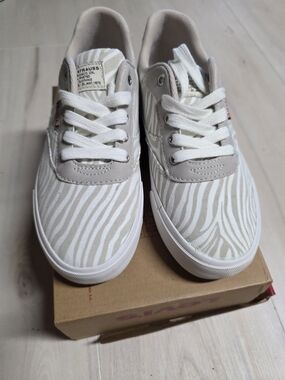 Levi's Kids White & Light Gray Zebra-Striped Canvas Sneakers
